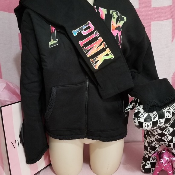 🎄Victoria Secret Tie-Dye Sherpa & Legging set🎄 - Picture 2 of 5